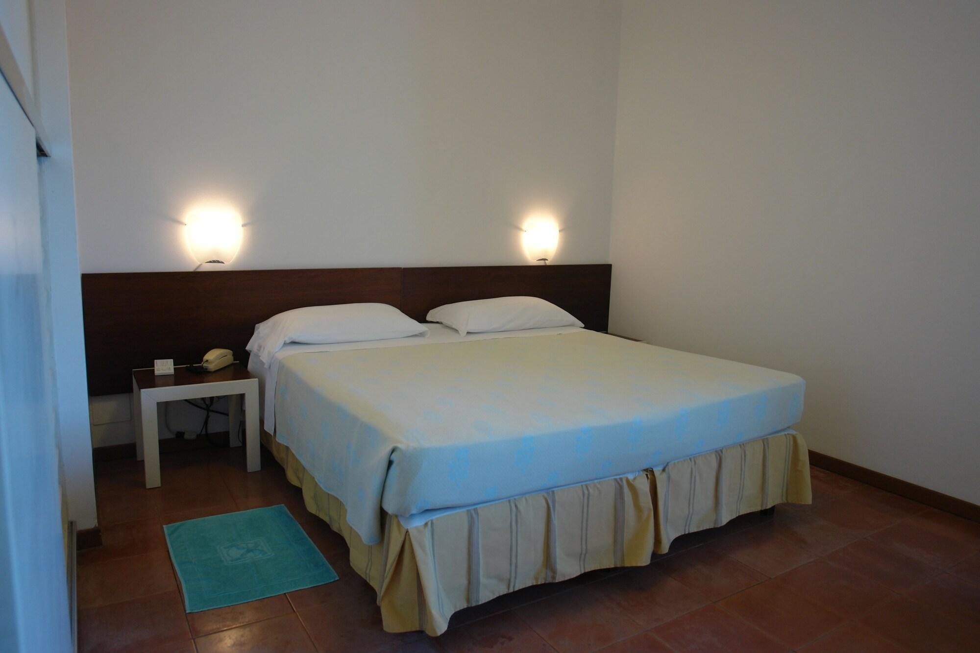 Hotel Della Baia バイア・ドミツィア エクステリア 写真
