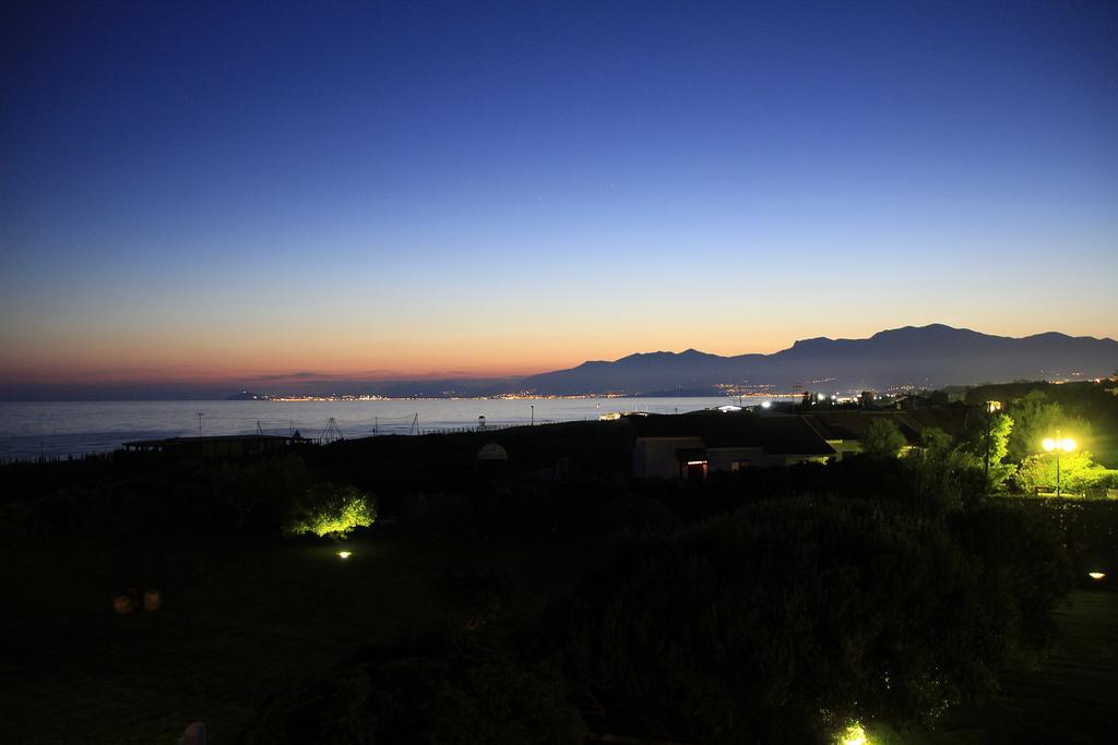 Hotel Della Baia バイア・ドミツィア エクステリア 写真