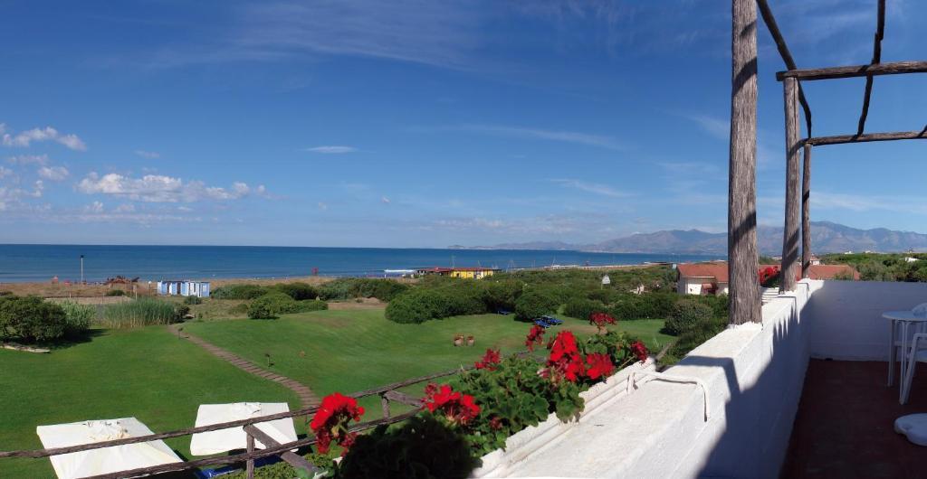 Hotel Della Baia バイア・ドミツィア エクステリア 写真