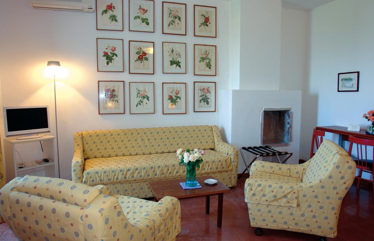 Hotel Della Baia バイア・ドミツィア エクステリア 写真